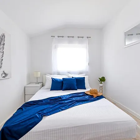 דירה New 1st Floor In *