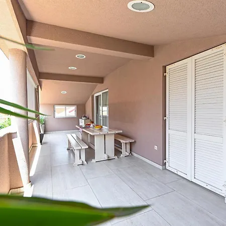 דירה New 1st Floor In *