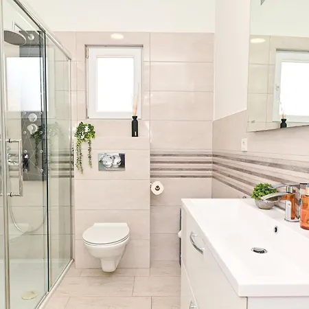 New 1st Floor In דירה זאדאר