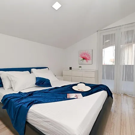 דירה New 1st Floor In *